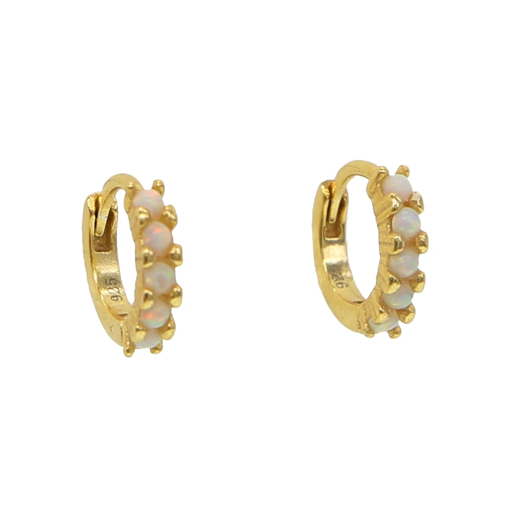 Маленькие сережки обручи с опалом белые золотым наполнителем из 100% серебра и