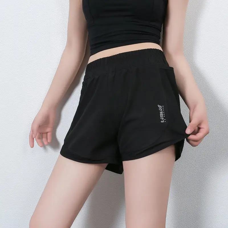 

2021 Women Sports Shorts Solid Color Summer Loose Lined Mesh Stitching Pockets Running Pants Fitness Hot Pants Yoga Gym Pants