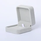 Ожерелье браслет ювелирные изделия Подарочная коробка фланелевая Упаковка 7 см * 7 см * 4 см