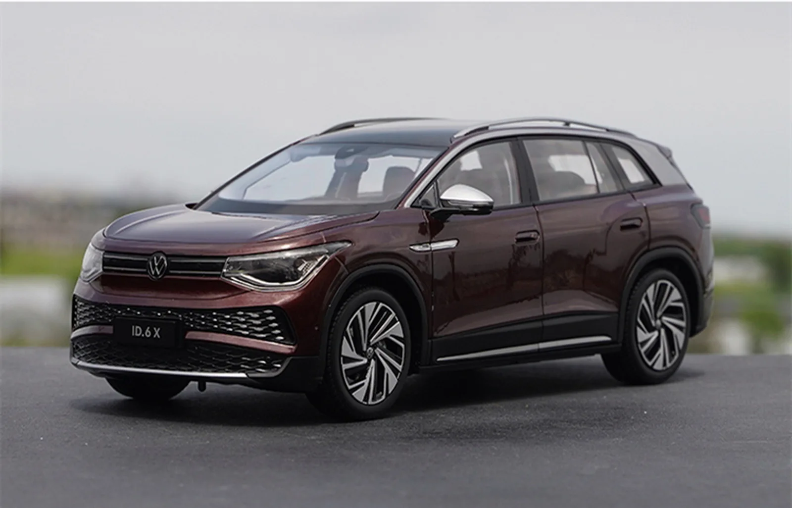 

1/18 Scale Volks_wagen ID.6X SUV ID6X Red DieCast Car Model Toy Collection Gift