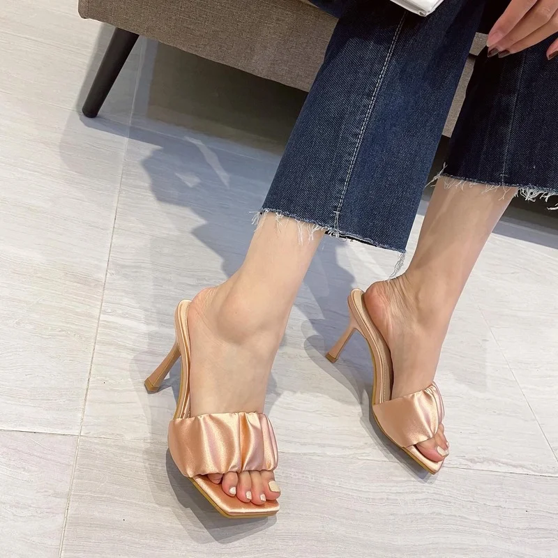 

High Quality Spring/summer 2021 Fashion Pleated Candy Color Women's Sandals and Slippers for Cool Girls with A Difference