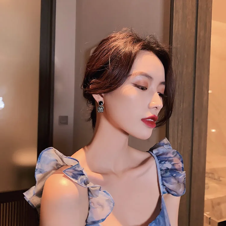 

Senior Sense Of Ear Nail Court Wind Niche Concise Joker Earrings Earring Product Woman S925 Pure Tremella Needle