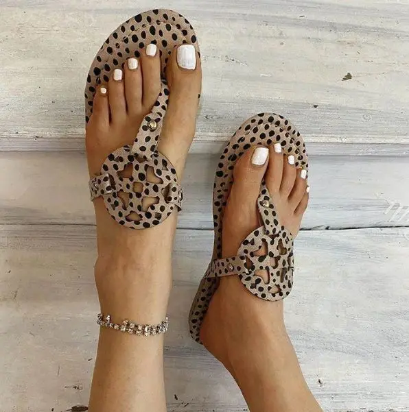 

2021 Summer Flat Heel Sandals Anti Slip Fashion Wear-resistant Wear-out Color Matching Beach Shoes Fashion Leopard KM112