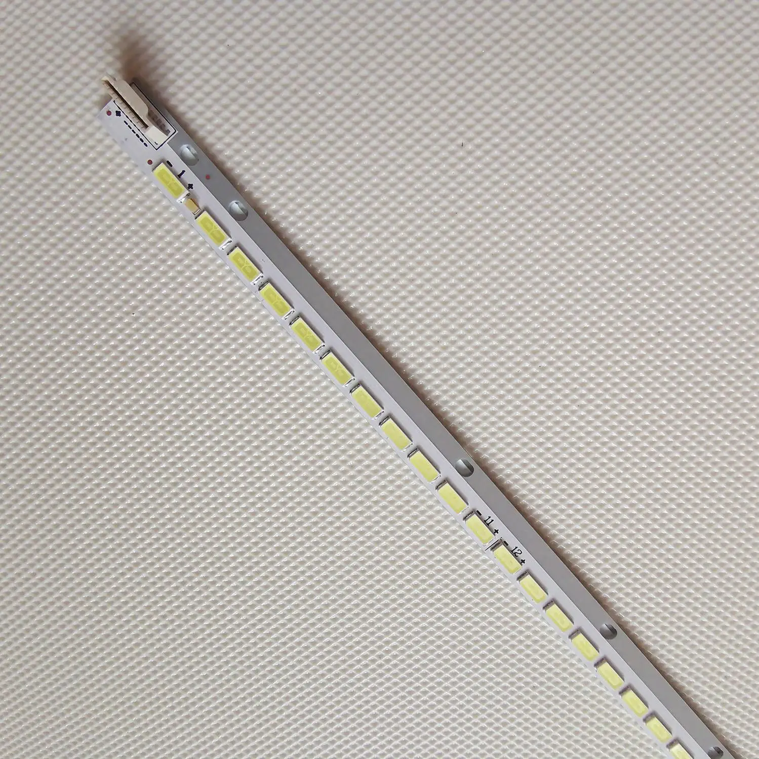 

NEW 66LEDs 597mm LED strip for KDL-47R500A 47LA644V 6922L-0052A 6922L-0052 47"V13 Edge 6920L-0001C 6916L1003A 69161009B