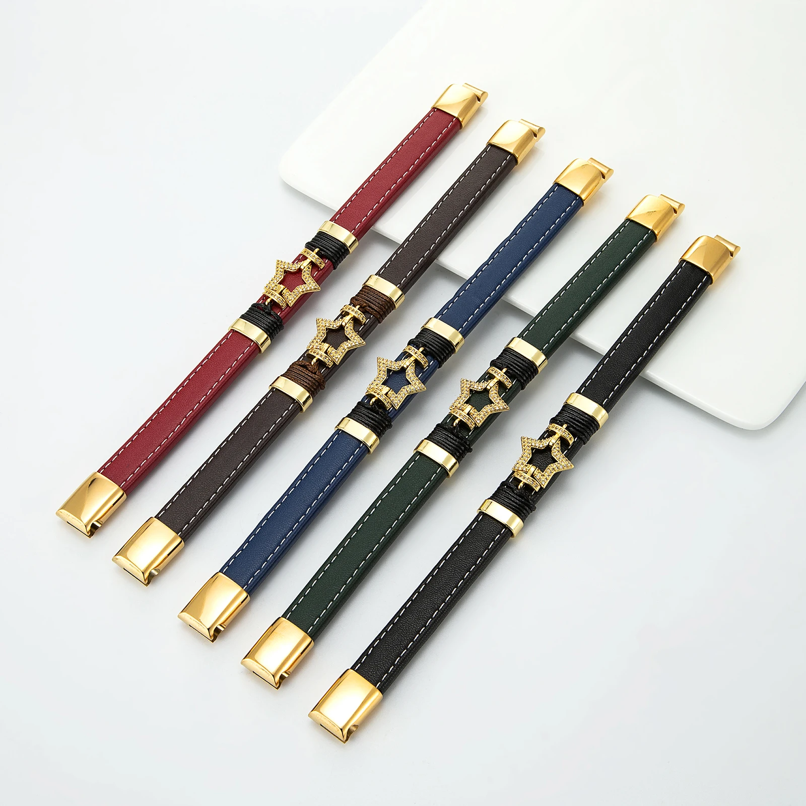 Браслет из нержавеющей стали с пятиконечными звездами и микро-алмазами |