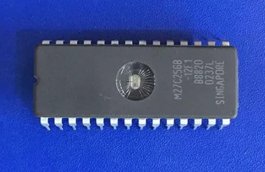 

New original M27C256B-12F1 CDIP-28 IC 20pcs/lot