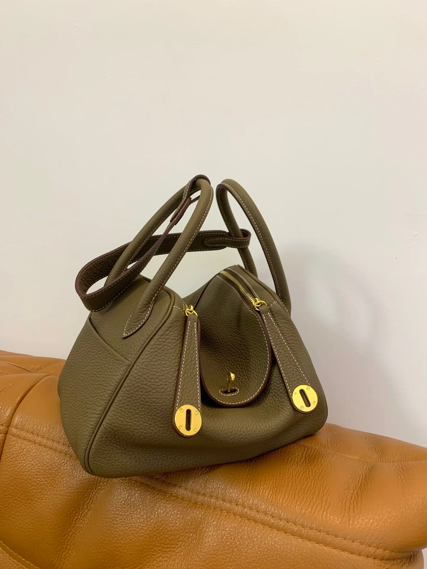 

2021 Классическая модная и красивая женская сумка из натуральной коровьей кожи в новом стиле на одно плечо диаметром 26 см