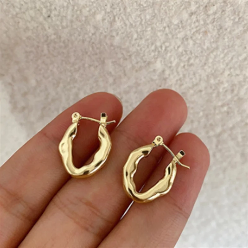 Дизайнерские текстурные золотые серьги геометрические простые круглые с