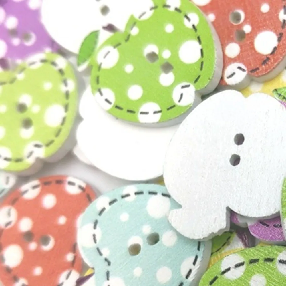 50 шт. маленькое яблоко раскрашенные деревянные пуговицы на белом фоне детская