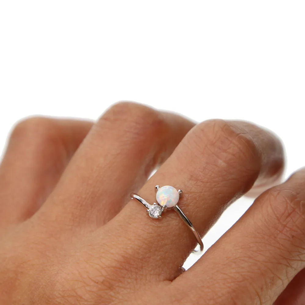Женское кольцо с круглым Цирконом и белым огненным опалом|Кольца| |