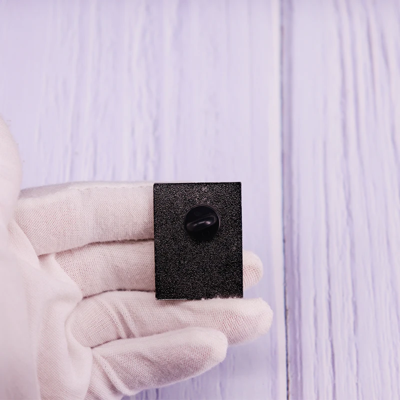 Брошь с эмалью в виде книг | Украшения и аксессуары