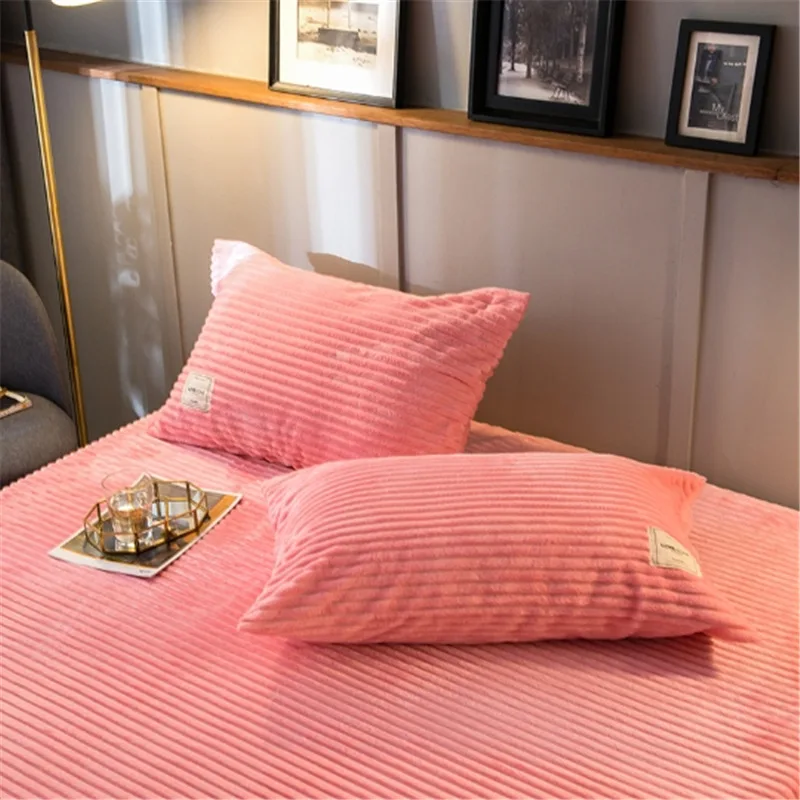 Зимний теплый чехол для подушки 48x74 фланелевый кораллового цвета однотонный