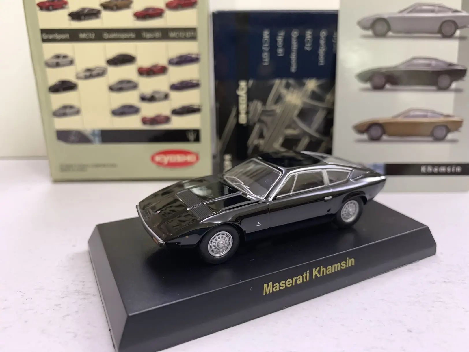 

Коллекция гоночных моделей Игрушек KYOSHO Maserati Khamsin LM F1 из литого сплава, 1/64