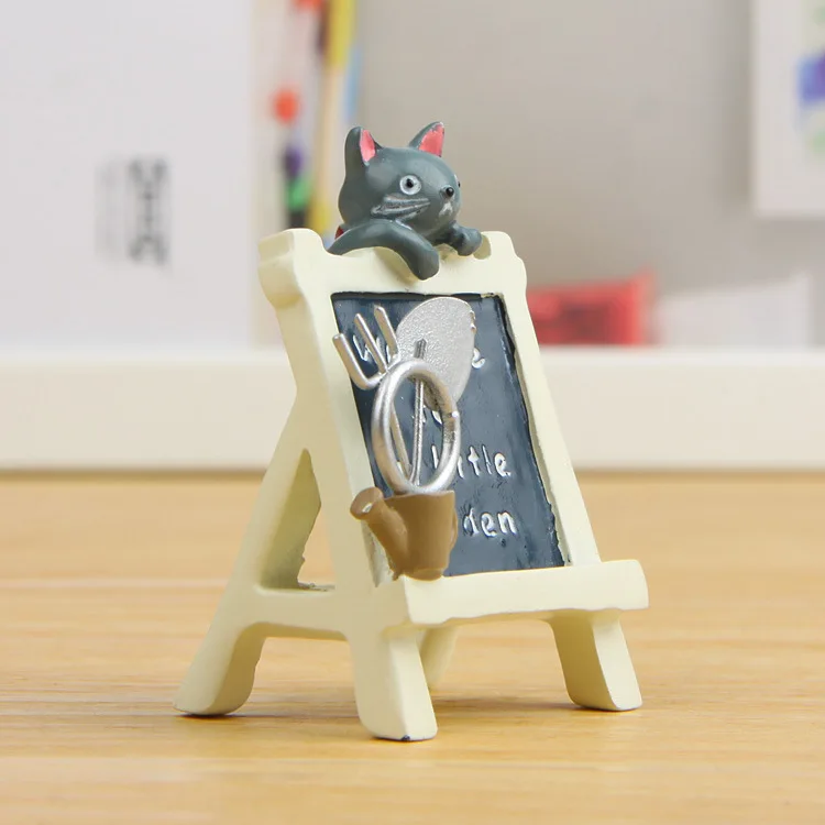 Черная кошка лежащая на билборде Лопата искусство фотография кукла | Игрушки и