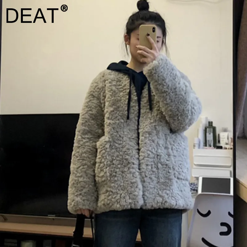 

DEAT 2021 New Korean Fashion Warm Winter V-neck Solid Color Temperament Pocket Imitation Fur Women's Woolen Coat 7I2575
