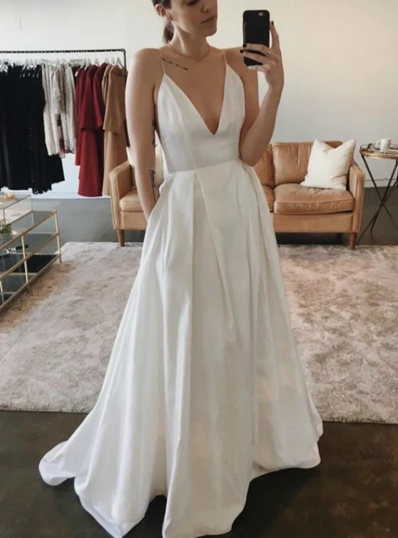 

Sexy Spaghetti Straps Beach Wedding Dresses With Pockets Floor Length Backless Bridal Gowns Sweep Train vestido novia