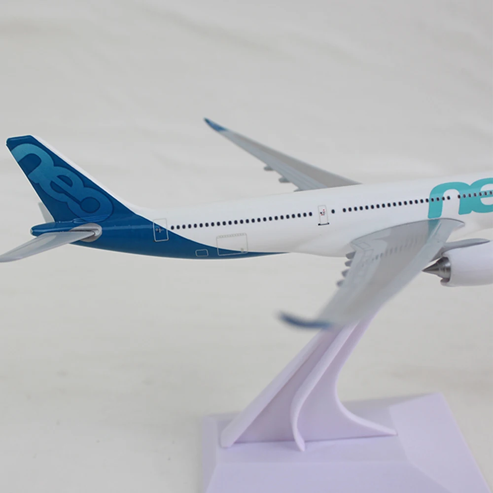 Aircraft Model Diecast Metal 1:400 Airbus A330NEO plane model |