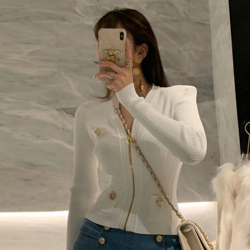 

[DEAT] V-neck Collar Long Sleeve Metal Button Cardigan Solid Color Knitted Shirt For Women Mall Goth Y2k Top 2021 Spring GX685