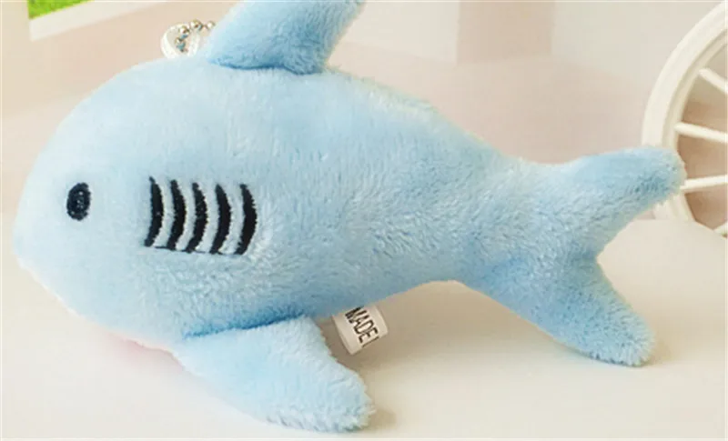 Милый плюшевый брелок с акулой женский помпоном для ключей женская сумка