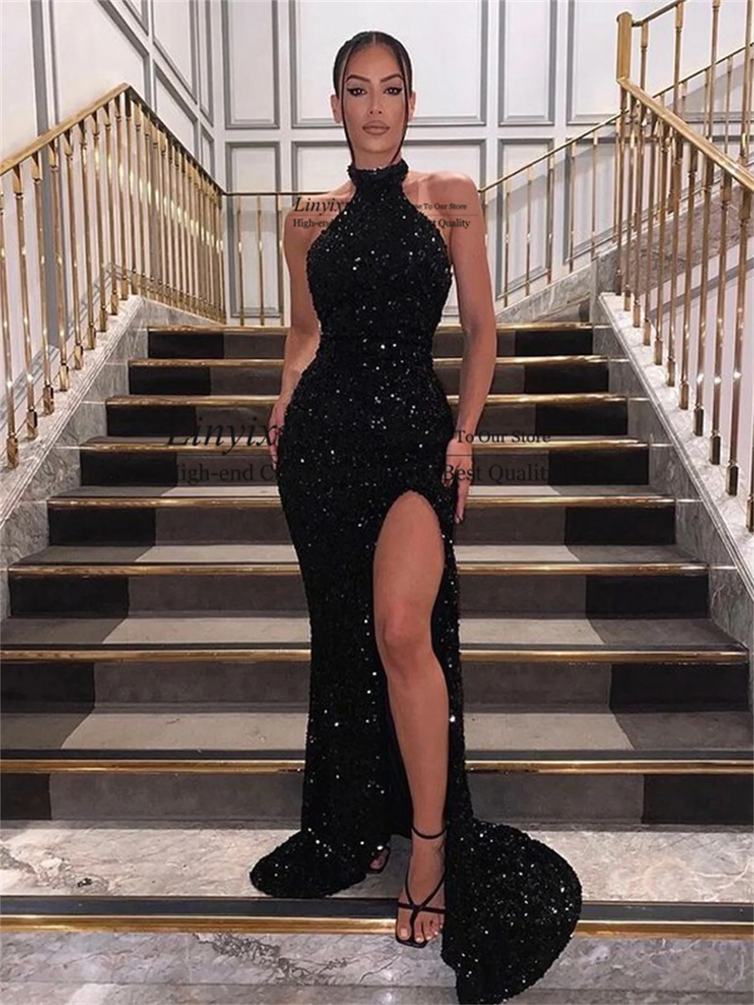 

Sexy Sequined Black Mermaid Prom Dresses Halter Neck Sleeveless Formal Evening Party Gown Side Split Court Train Robes de soirée