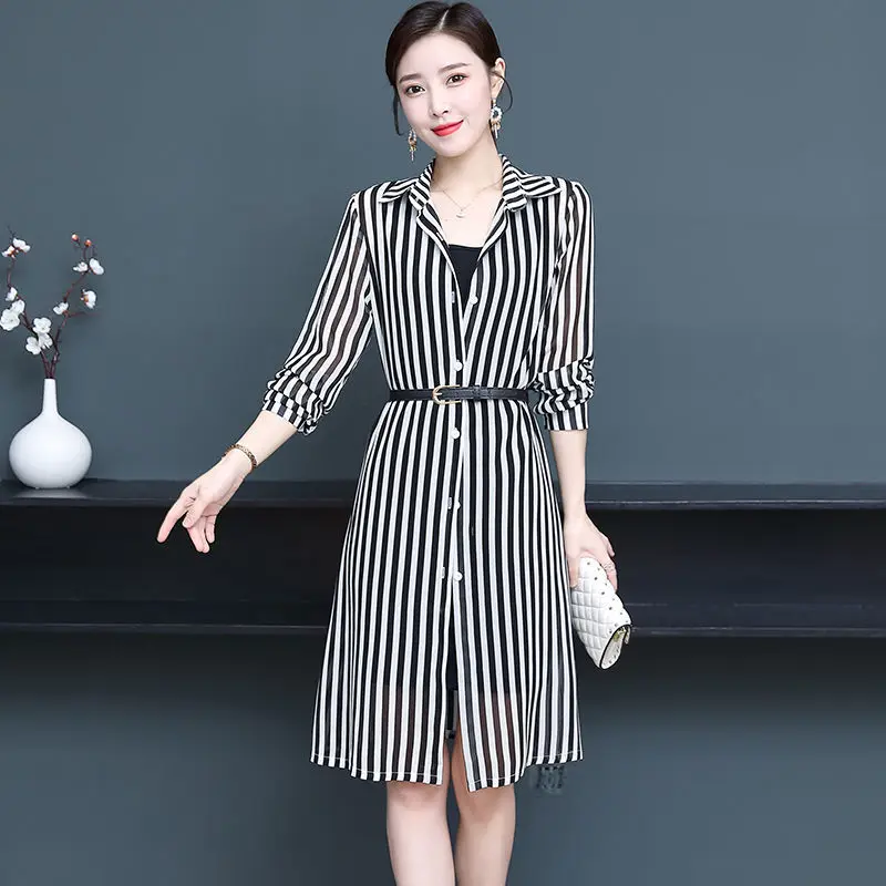 

2021 Women Cardigan Summer Flower Print Beach Long Sleeve Shirts Korean Ladies Elegant Chiffon Sun-protective Blouse Tops L477