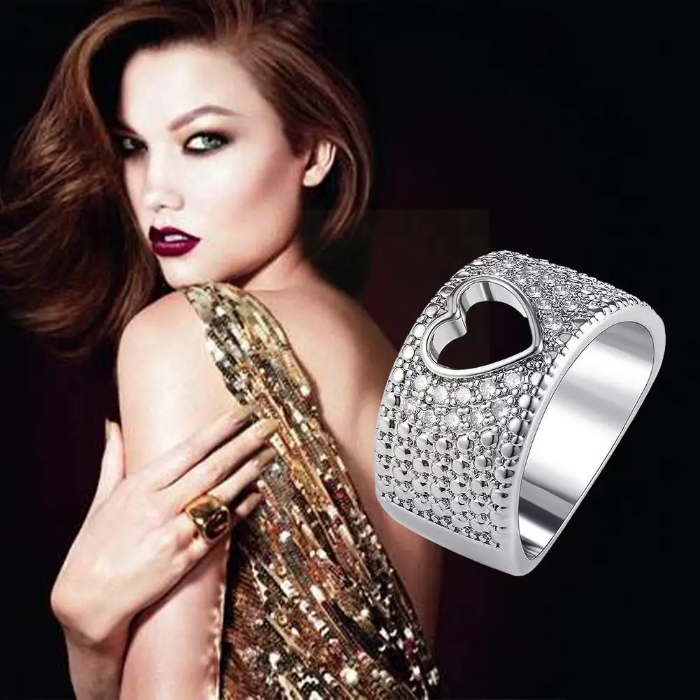 

Temperament Fashion Micro-Inlaid Crystal Hollow Love Wedding For Women Rings Jewelry Whole Sale Party Ring Z2Z5