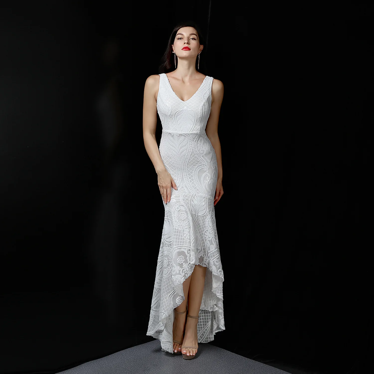 

Женское блестящее длинное вечернее платье без рукавов, с V-образным вырезом и открытой спиной