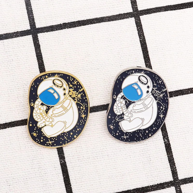 Эмалированный значок космонавта эмалированный космонавта|Броши| |