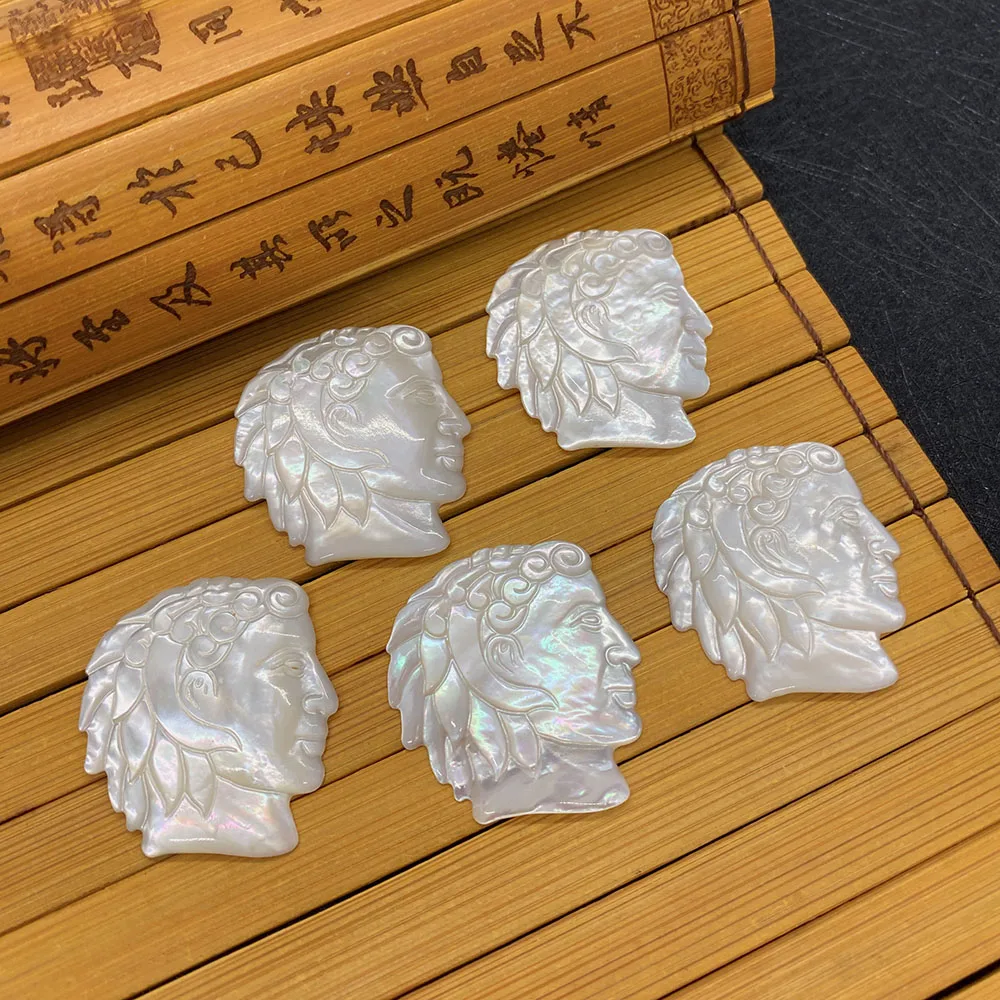 

Natural Sea Shell Pendant White Human Head Shape Carving Fashion Art Crafts DIY Handmade Trend Jewelry Accessories Wholesale