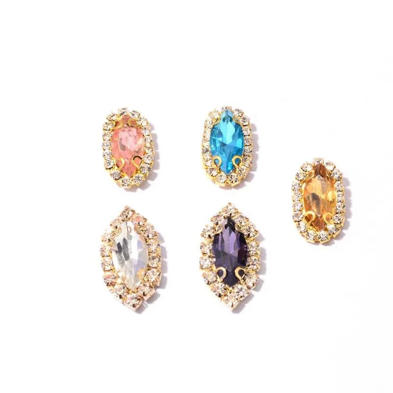 Украшение в виде конского глаза стразы с золотыми кристаллами кружева шитье