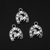 10pcslot 18x23mm antique silver plated st patricks day charms horseshoe horse pendants for diy vintage keychain jewelry parts