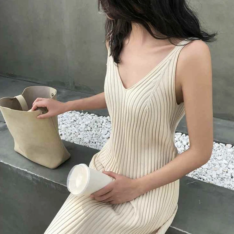 

Long Dress Women Sleeveless Plus Size Elegant V-neck Womens Korean Fashion New Trendy Harajuku Ladies Black Dresses Casual Slim