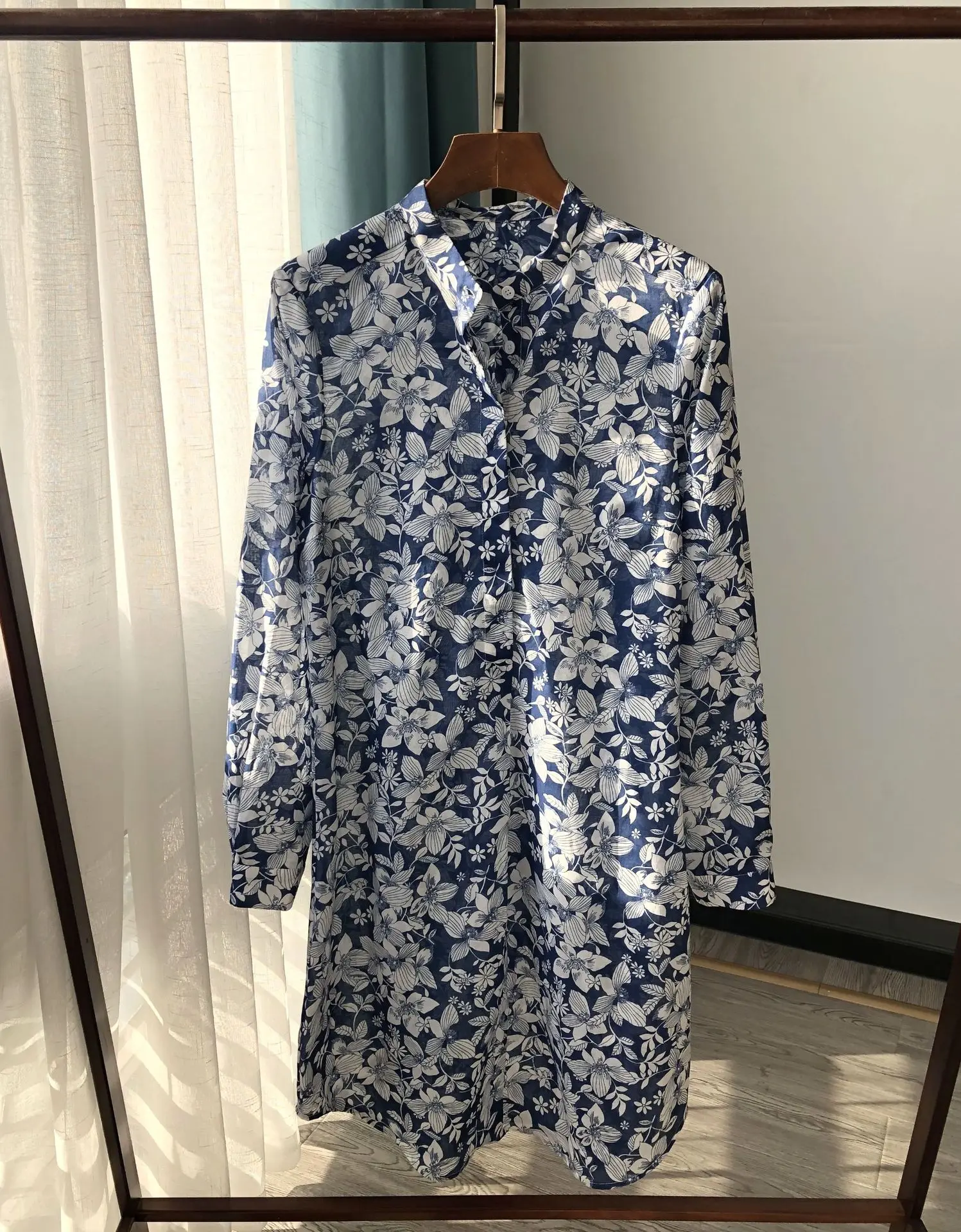 

Женское хлопковое мини-платье с длинным рукавом