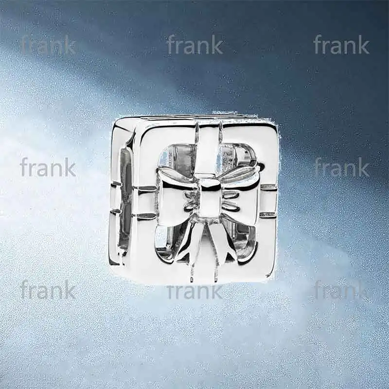 

797538-Reflexions-Gift-Clip-Charm