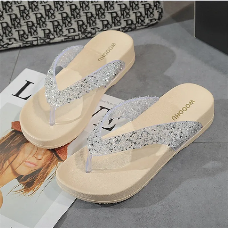 

Summer new middle heel flip-flop sandals, fashionable thick soled beach slippers, fashionable diamond decoration glittering, let