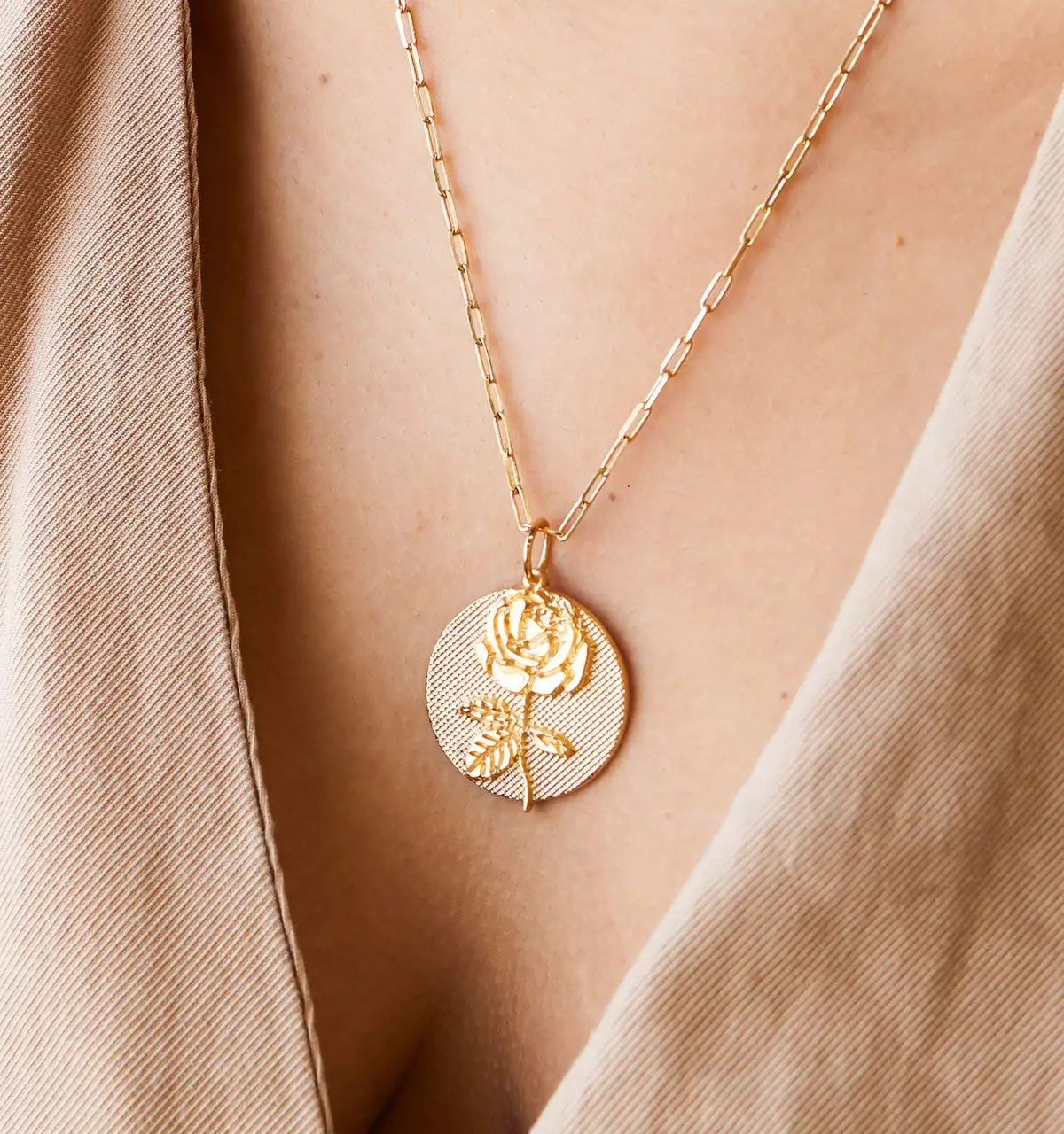

Gorgeous Vintage Jewelry For Women Bitrh Month Flowers Pendant Necklaces for Women Plated 18k Gold Chain Choker Female Necklace