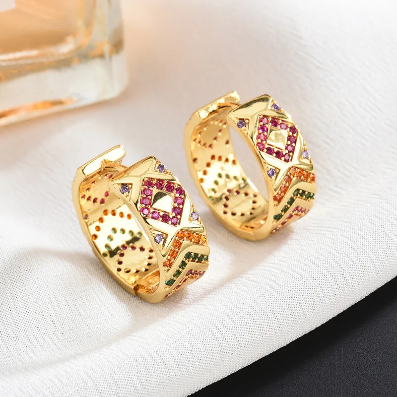 Классический круглый Форма женская маленькая серьга кольцо с креплением микро