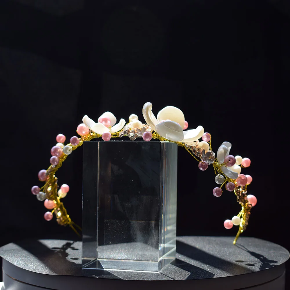 Женский головной убор ручной работы свадебный с розовыми и белыми бусинами