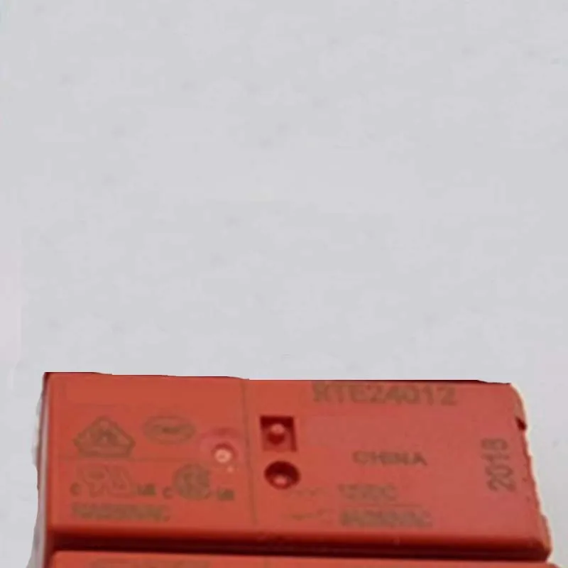 

12 В реле RTE24012 12 В постоянного тока 8 контактов