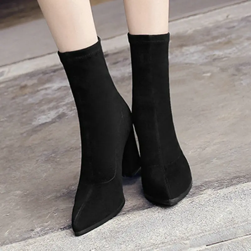 Женские ботинки на молнии зимние Удобные однотонные до середины икры с острым