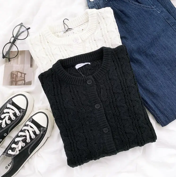 

Twisted round neck buttoned short long-sleeved cardigan sweater