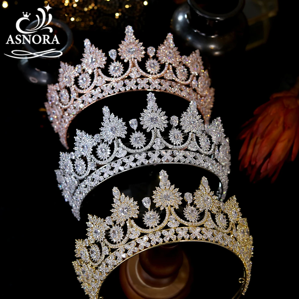 Женская повязка на голову с фианитами золотистого цвета