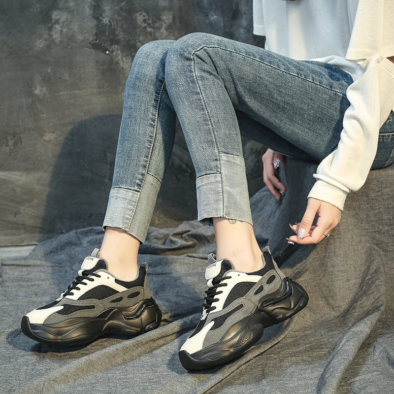 Модные кроссовки для женщин обувь из вулканизированной кожи смешанные цвета