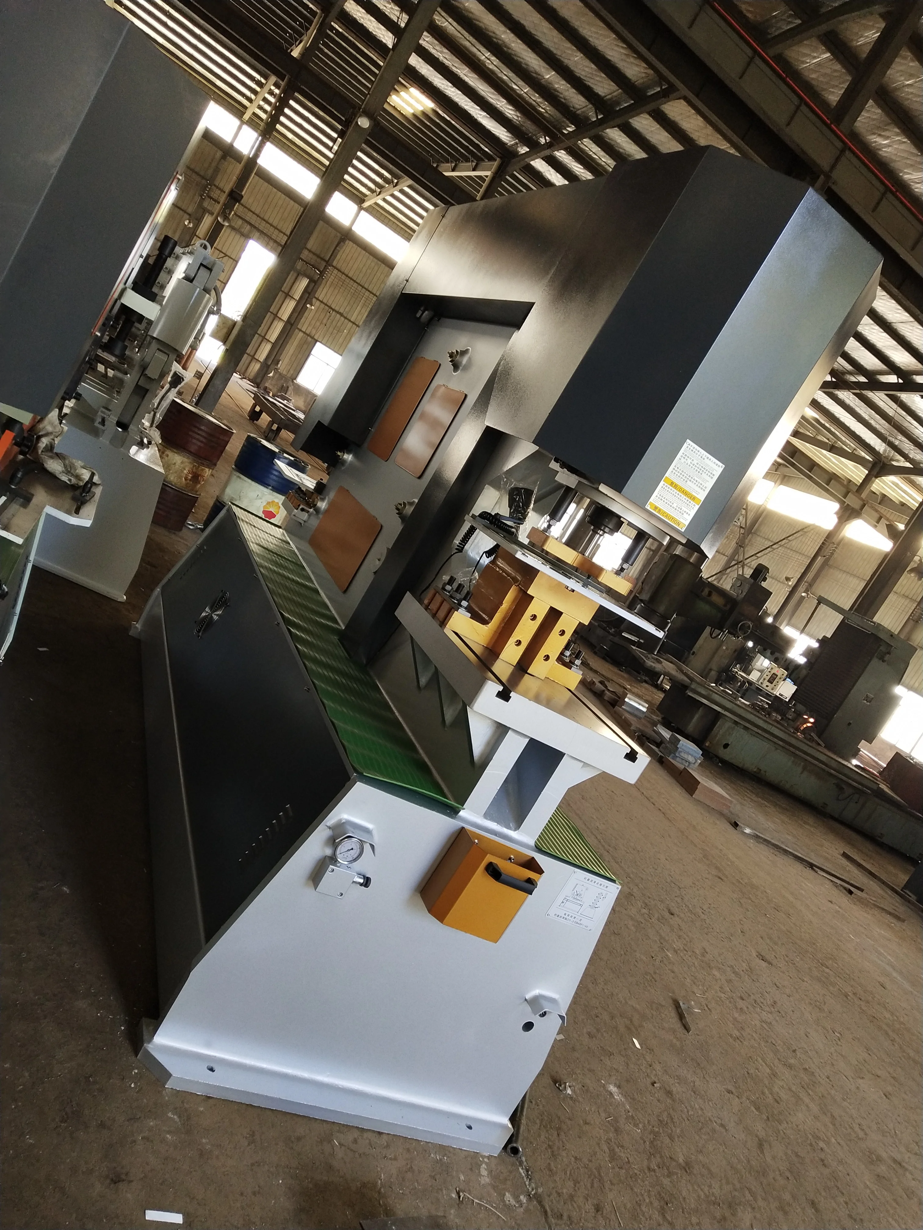 iron worker machine multi function hydraulic combined punching and shearing | Инструменты