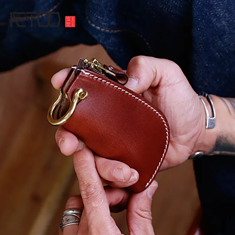 

AETOO Implanted leather key bag, men's leather multi-functional waist padlock key buckle bag, zippered large-capacity key bag