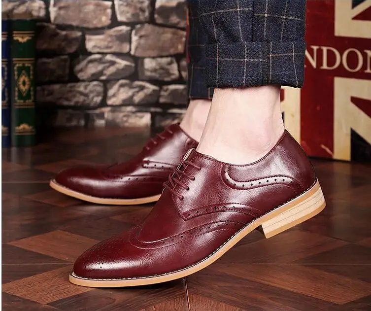 Brand Brogue Brown Red Black Men Business Dress Shoes Pointed Toe Men Wedding Shoes Leather Formal Shoes casual flats LE-23