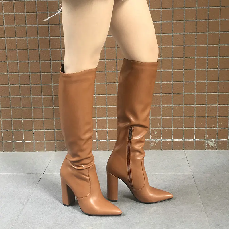 Модные женские сапоги до колена с острым носком на высоком каблуке популярные