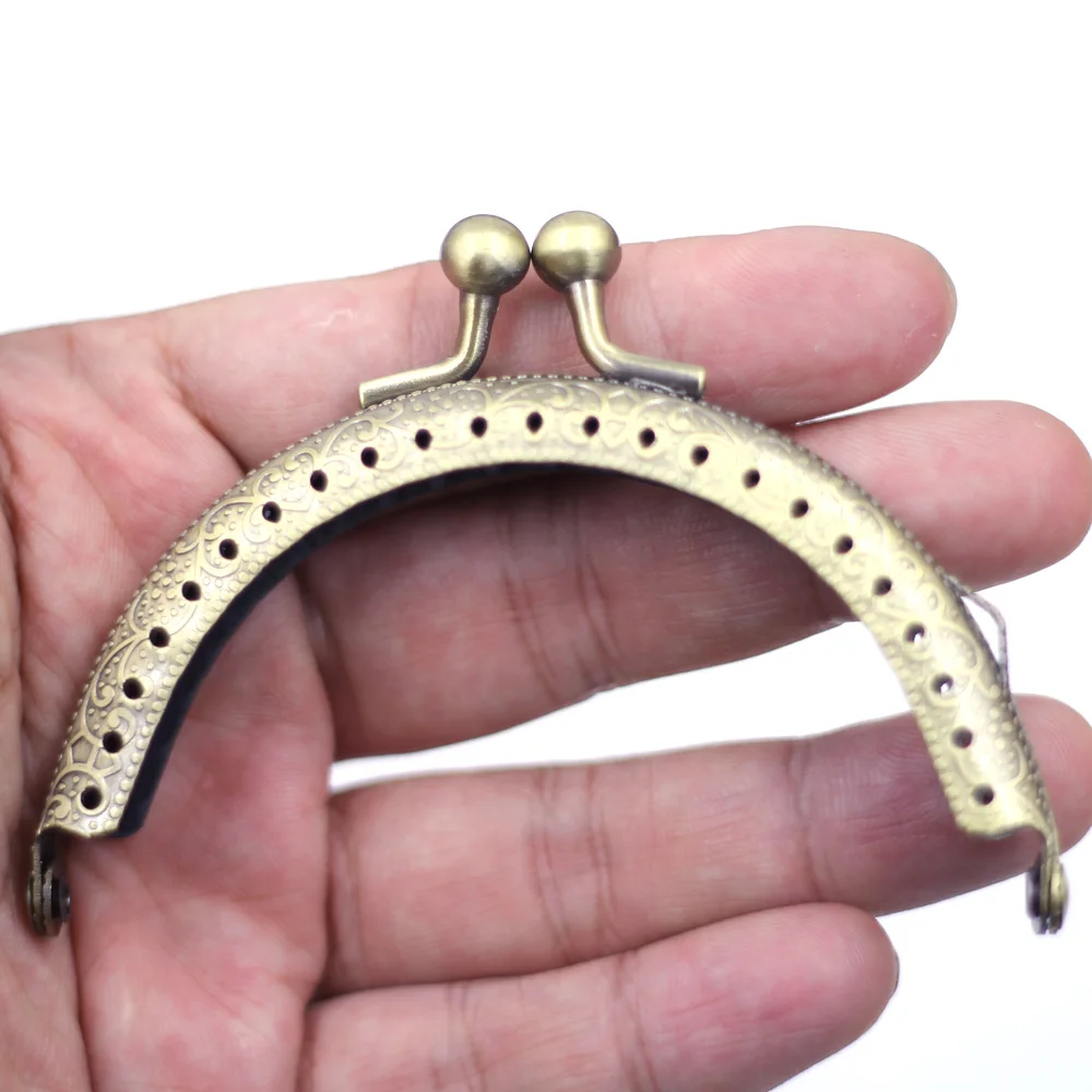 

30PCS 8.5cm Bronze Tone Arch Embossed Purse Frames Kiss Clasps Clutch Buckle Handbag Handle Luggage Bag Hardware Accessories