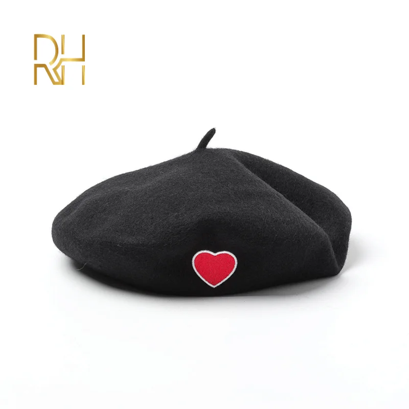 сердце в мужских ладонях. отдать сердце. отдать сердце. свободное сердце. сердечко руками.