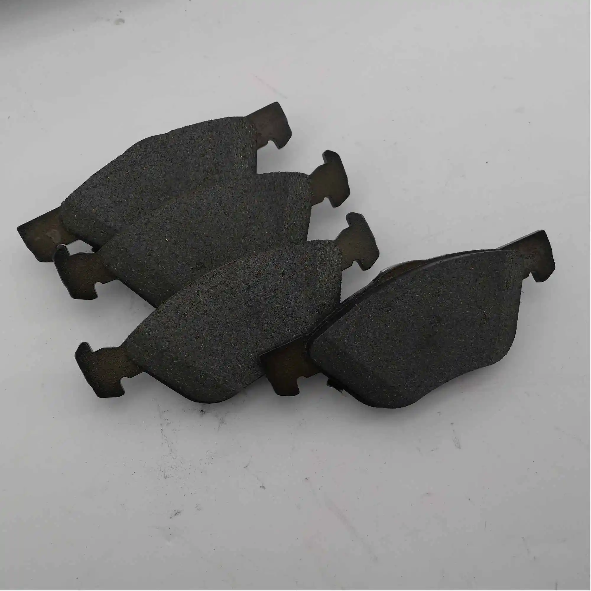 Автомобильные тормозные колодки 4 шт./компл. передние D011 для Trumpchi GS5 1 8 T GD011 |